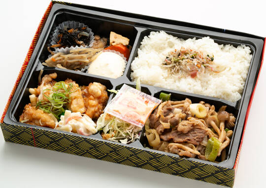 お弁当メニュー タルタル南蛮と赤魚の西京焼 1,018円(税込1,100円)