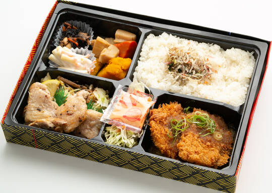 お弁当メニュー タルタル南蛮と赤魚の西京焼 1,018円(税込1,100円)