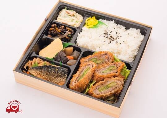 お弁当メニュー タルタル南蛮と赤魚の西京焼 1,018円(税込1,100円)